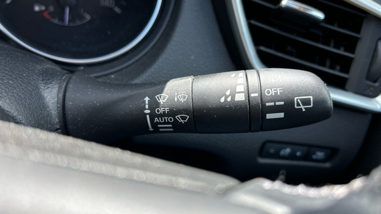 Nissan Qashqai 1.3 DiG-T N-Connecta 5dr Petrol Hatchback